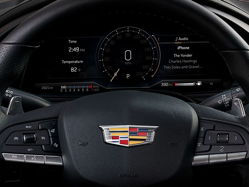 Tableau de bord configurable de la berline de luxe Cadillac CT4 2026.