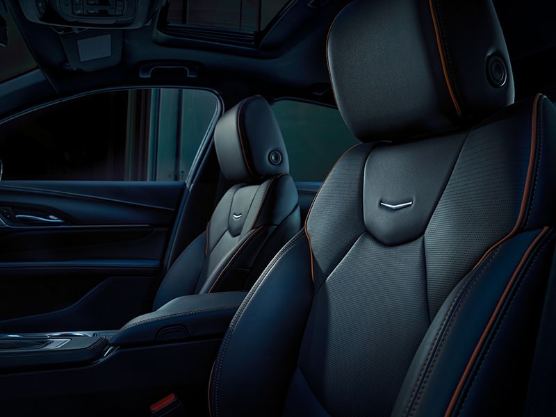 Sièges luxueux de la berline de luxe Cadillac CT4 2026.