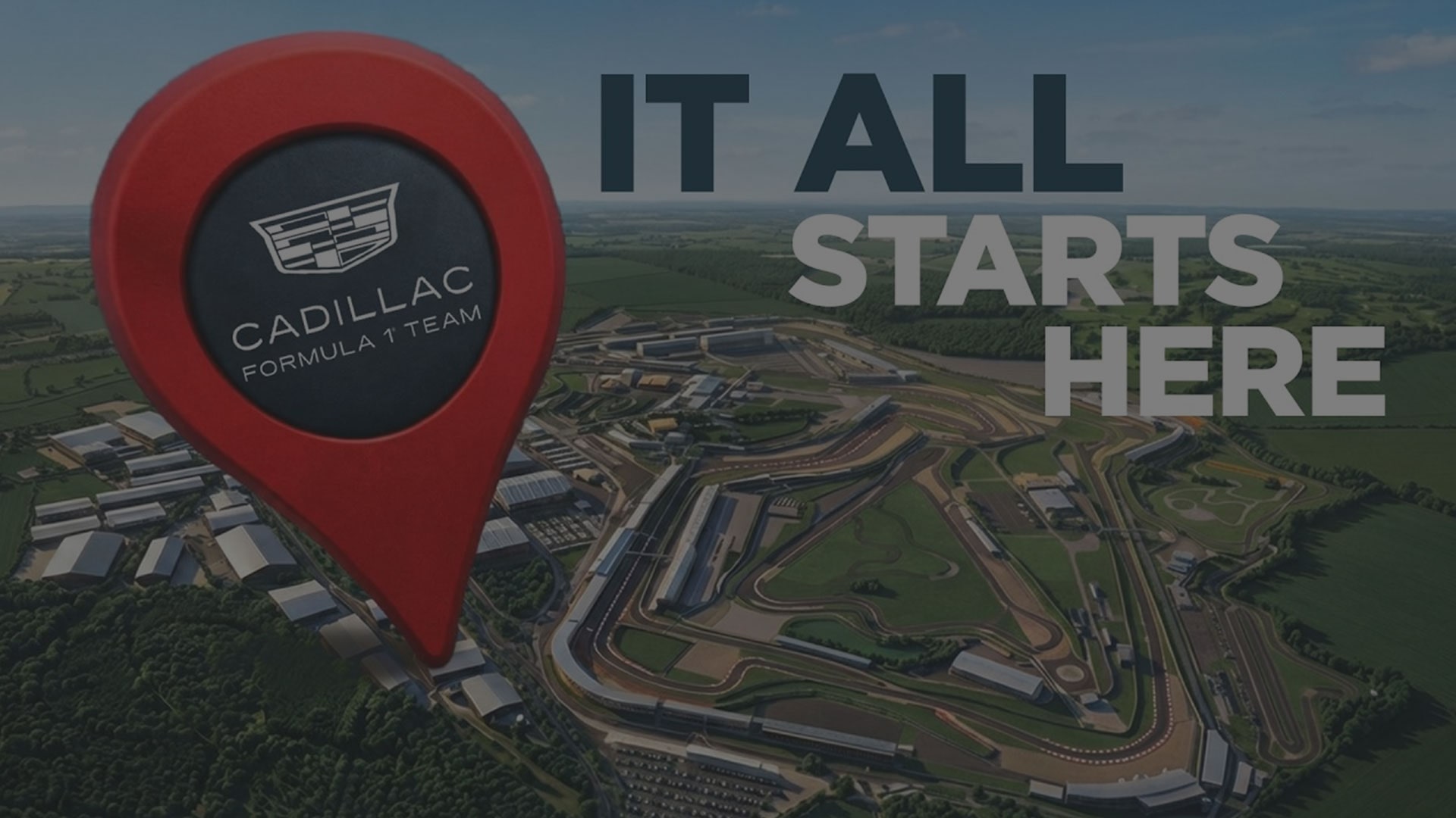 Image aérienne d’un circuit avec visuel « It all starts here » de la Cadillac Formula 1® Team.