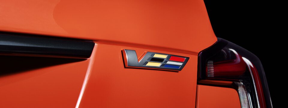 Emblème de la série V de Cadillac.