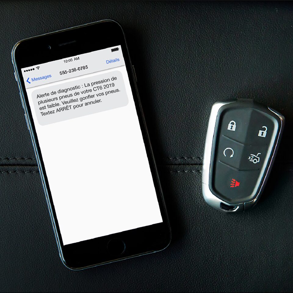 Alerte envoyé par les services connectés de Cadillac sur un appareil mobile.