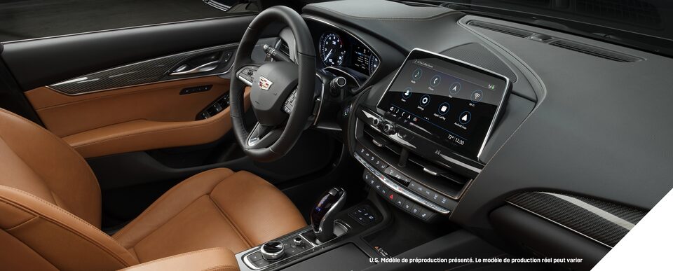 Vue du tableau de bord de la Cadillac CT5.