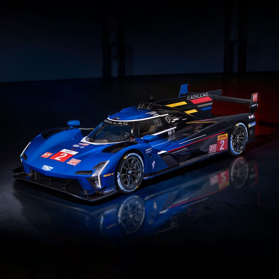 Prototype de voiture de course électrifiée Cadillac V-Series.R bleu.